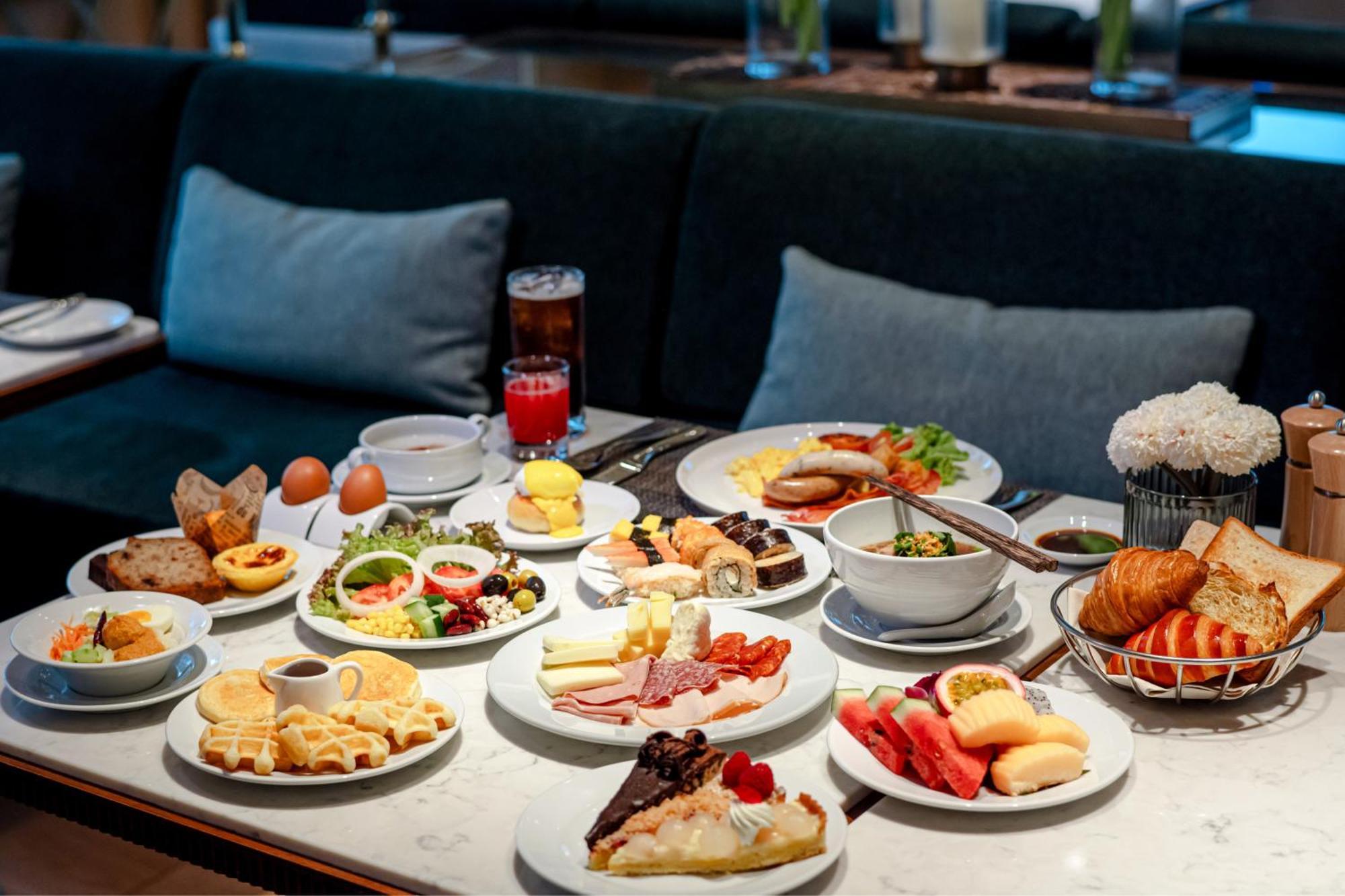 Silq Hotel & Residence, Managed By The Ascott Limited Bangkok Extérieur photo A selection of food at the lounge